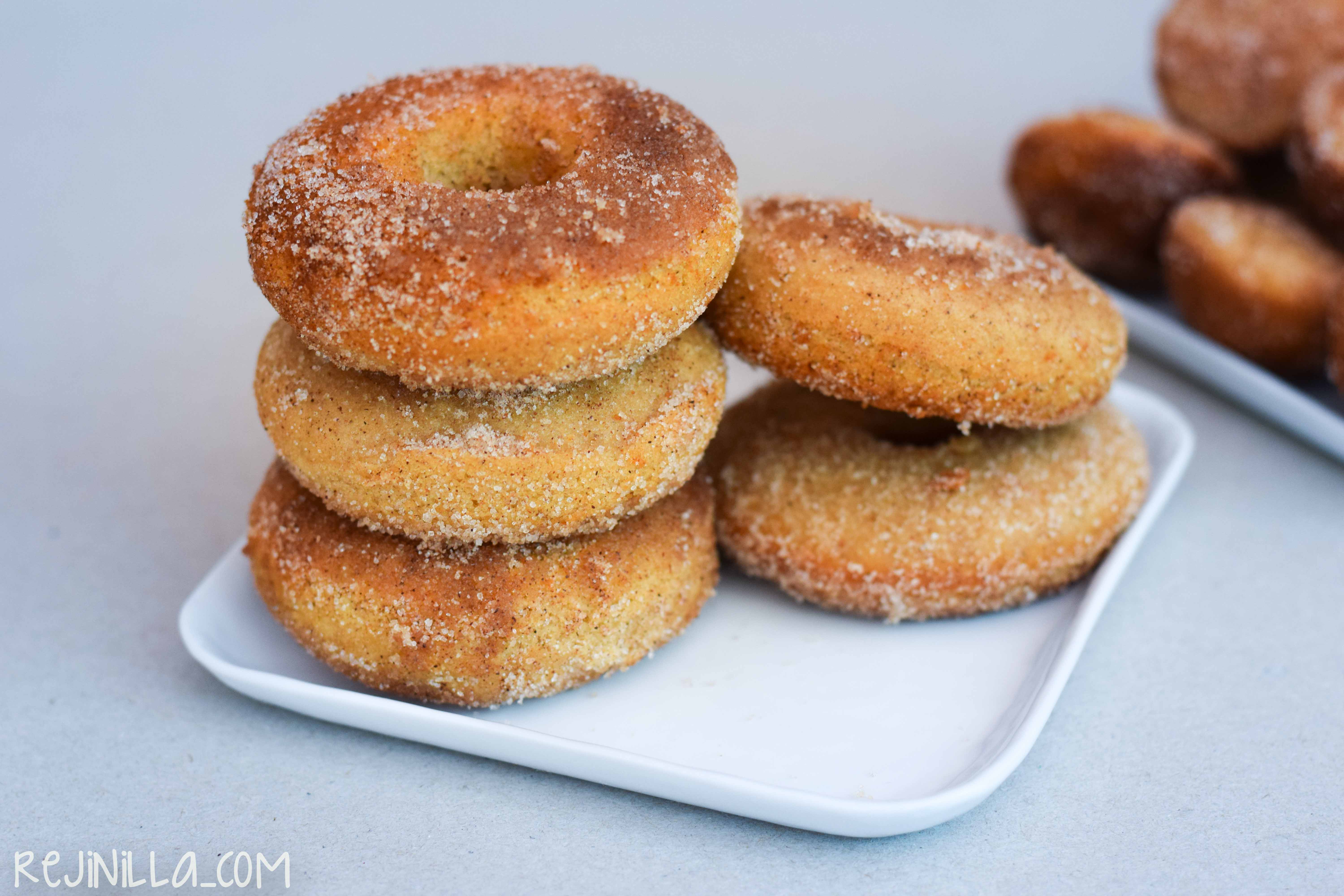 Donitas horneadas con azúcar y canela 